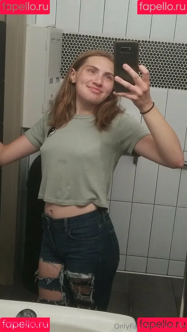 kay.de / kyedae Onlyfans Photo Gallery 