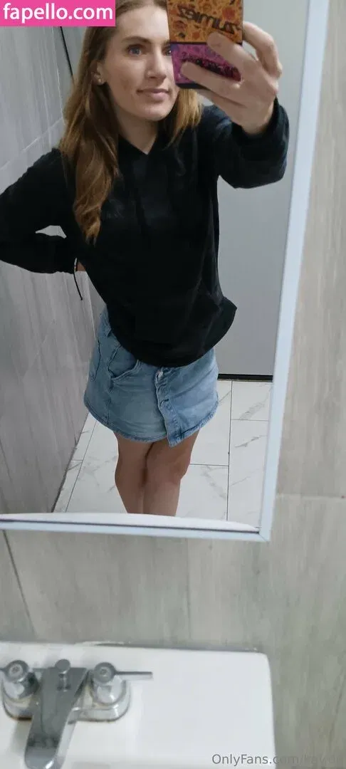 kay.de / kyedae Onlyfans Photo Gallery 