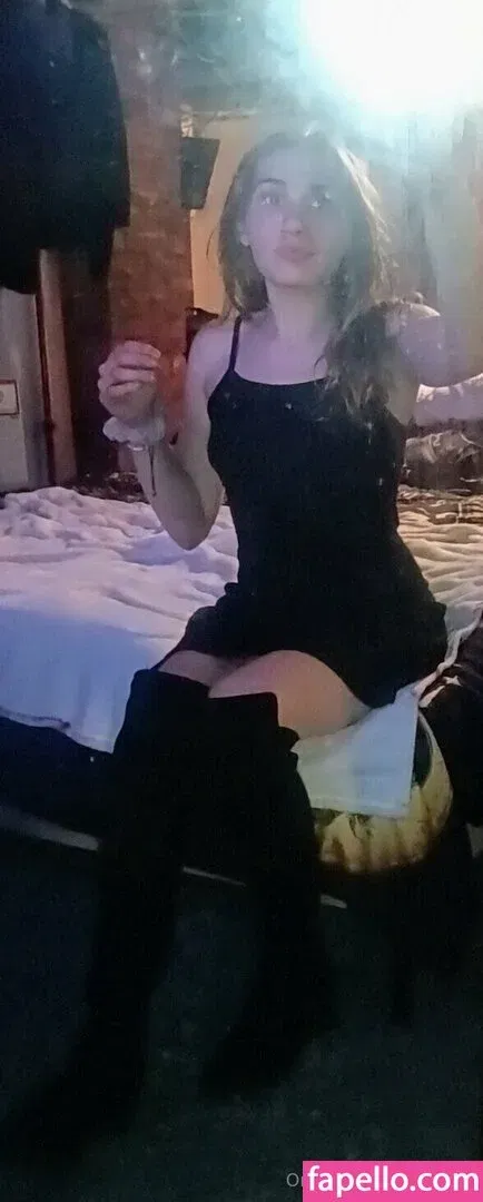 kay.de / kyedae Onlyfans Photo Gallery 