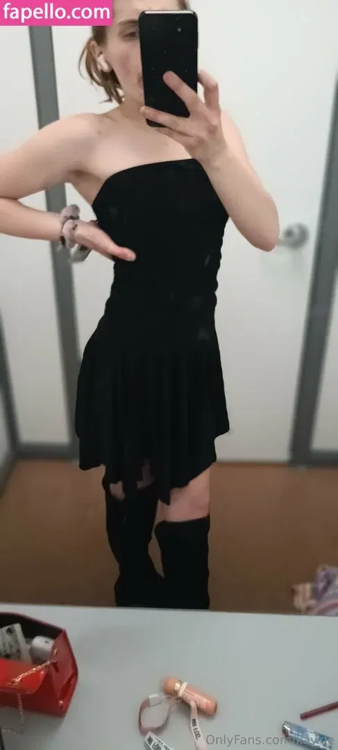 kay.de / kyedae Onlyfans Photo Gallery 