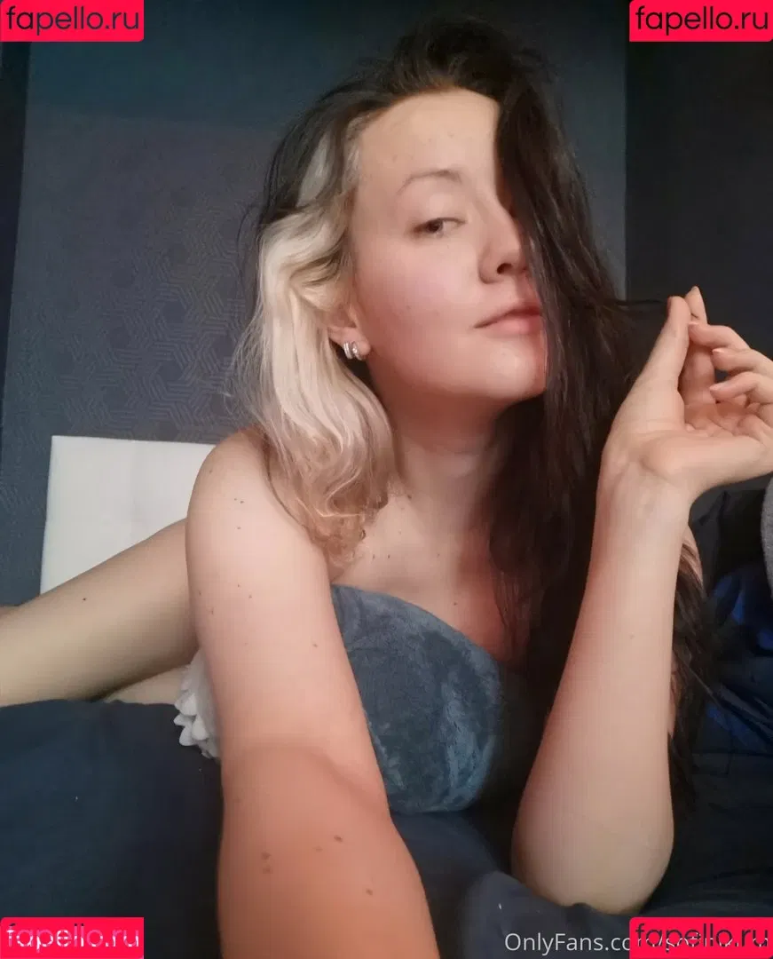 AdamaeOniksiya / Oniksiya Sofinikum / nuviponyali / oniksiya_sofinikum / sofinikum Onlyfans Photo Gallery 