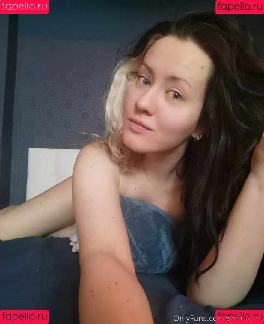 AdamaeOniksiya / Oniksiya Sofinikum / nuviponyali / oniksiya_sofinikum / sofinikum Onlyfans Photo Gallery 