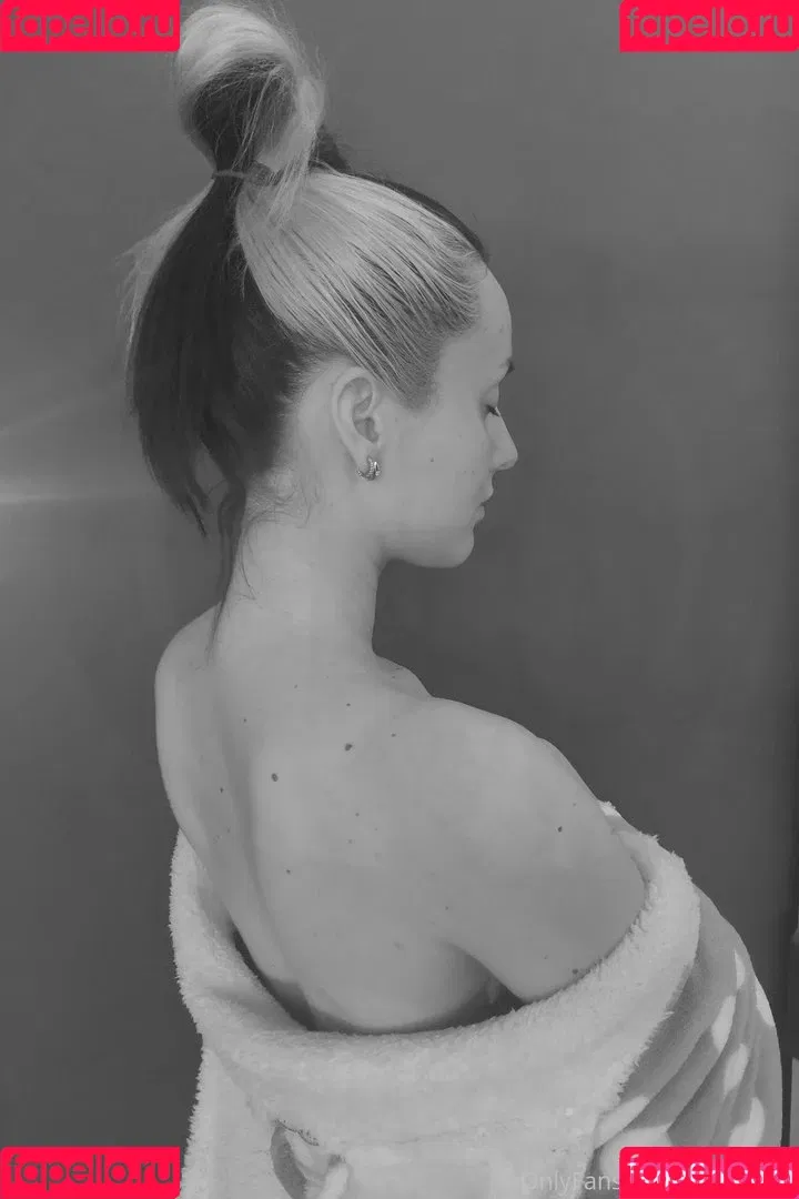 AdamaeOniksiya / Oniksiya Sofinikum / nuviponyali / oniksiya_sofinikum / sofinikum Onlyfans Photo Gallery 