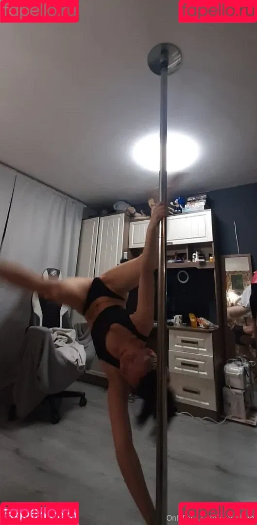 AdamaeOniksiya / Oniksiya Sofinikum / nuviponyali / oniksiya_sofinikum / sofinikum Onlyfans Photo Gallery 