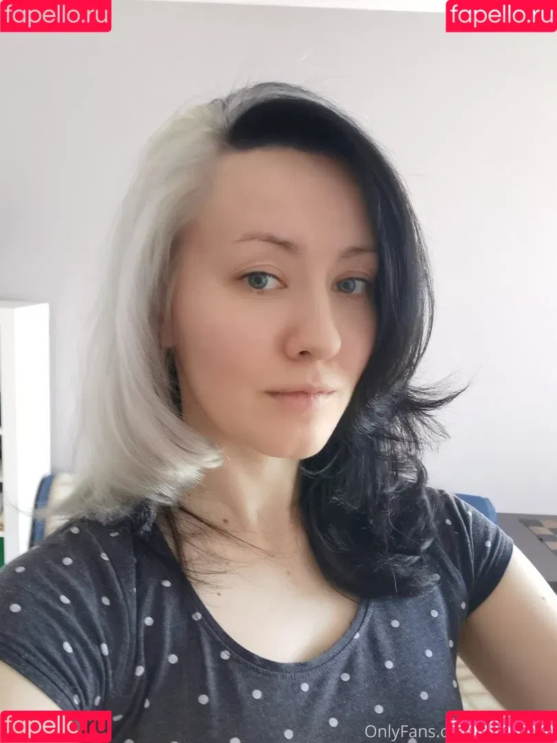 AdamaeOniksiya / Oniksiya Sofinikum / nuviponyali / oniksiya_sofinikum / sofinikum Onlyfans Photo Gallery 