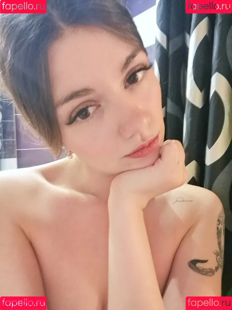 AdamaeOniksiya / Oniksiya Sofinikum / nuviponyali / oniksiya_sofinikum / sofinikum Onlyfans Photo Gallery 