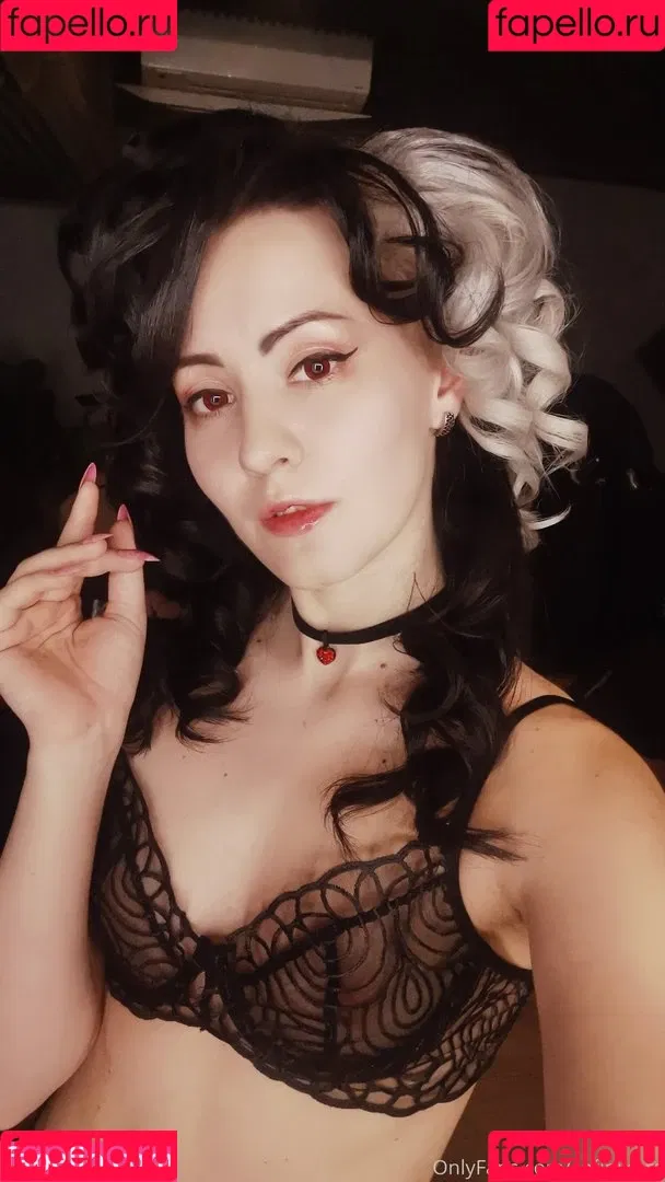 AdamaeOniksiya / Oniksiya Sofinikum / nuviponyali / oniksiya_sofinikum / sofinikum Onlyfans Photo Gallery 