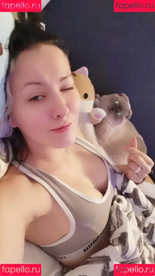 AdamaeOniksiya / Oniksiya Sofinikum / nuviponyali / oniksiya_sofinikum / sofinikum Onlyfans Photo Gallery 