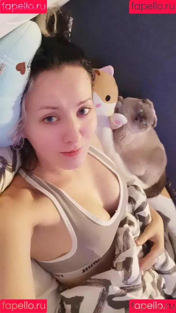 AdamaeOniksiya / Oniksiya Sofinikum / nuviponyali / oniksiya_sofinikum / sofinikum Onlyfans Photo Gallery 