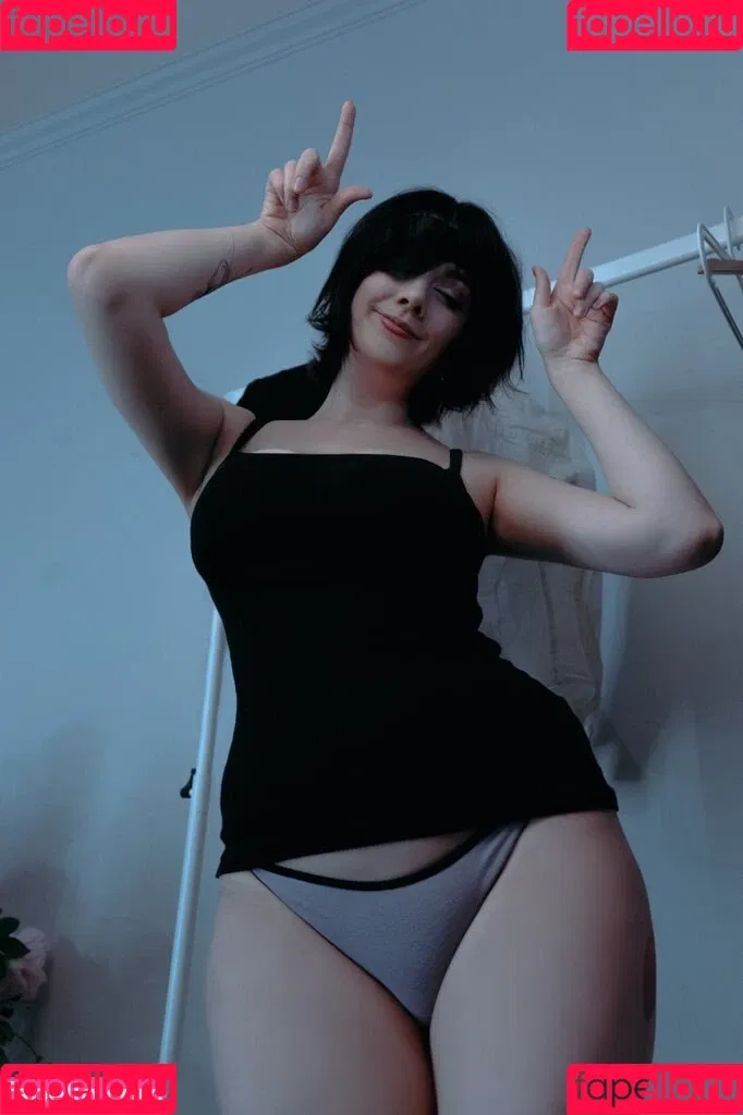 AdamaeOniksiya / Oniksiya Sofinikum / nuviponyali / oniksiya_sofinikum / sofinikum Onlyfans Photo Gallery 