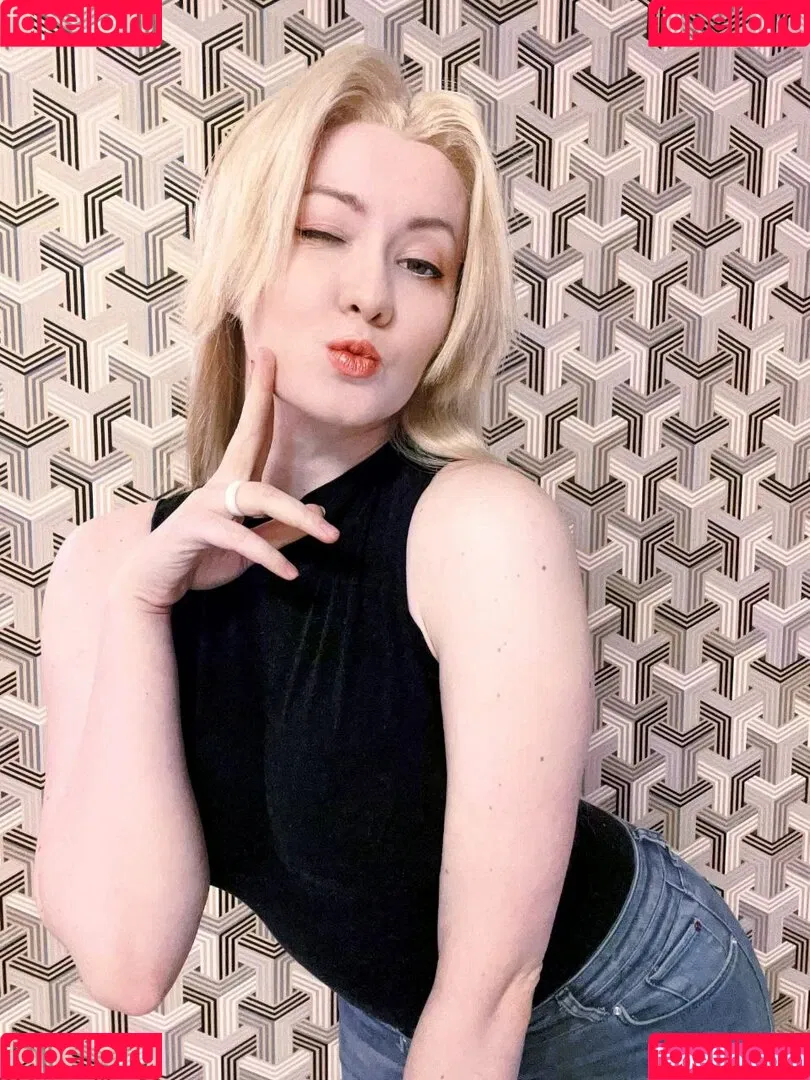 AdamaeOniksiya / Oniksiya Sofinikum / nuviponyali / oniksiya_sofinikum / sofinikum Onlyfans Photo Gallery 
