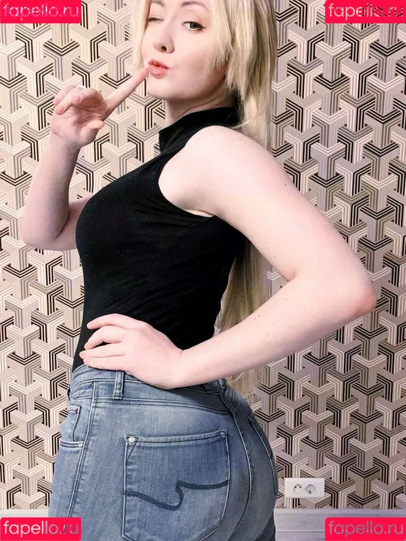 AdamaeOniksiya / Oniksiya Sofinikum / nuviponyali / oniksiya_sofinikum / sofinikum Onlyfans Photo Gallery 