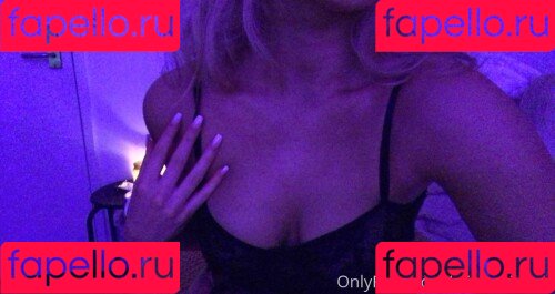 Olivia Evi Plant Onlyfans Photo Gallery 