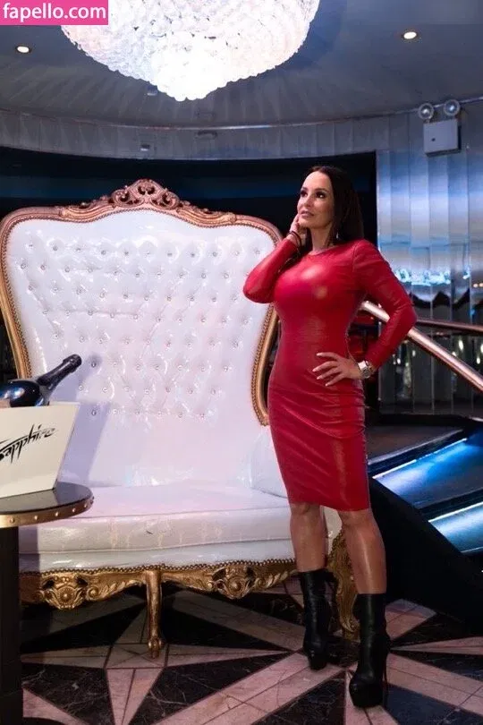 Lisa Ann / Thereallisaann Onlyfans Photo Gallery 