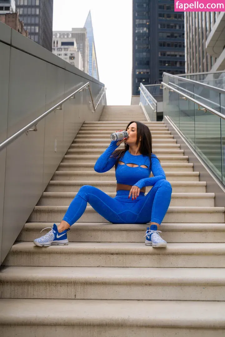 Lisa Ann / Thereallisaann Onlyfans Photo Gallery 