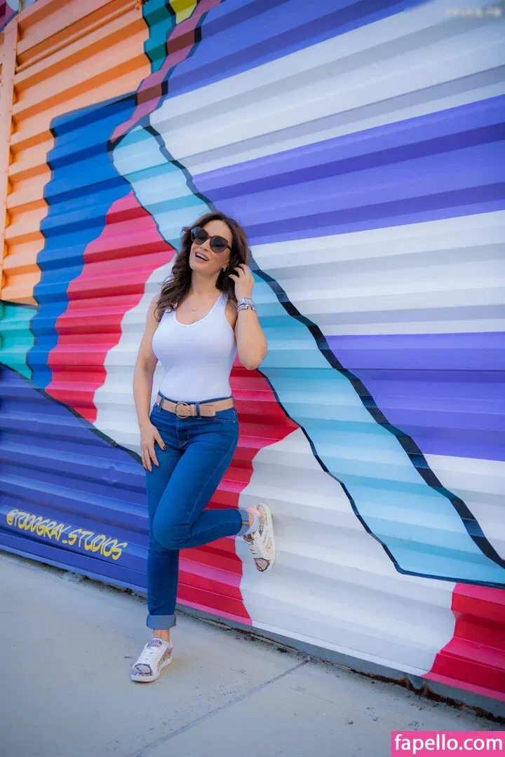 Lisa Ann / Thereallisaann Onlyfans Photo Gallery 