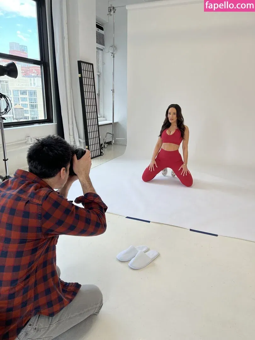 Lisa Ann / Thereallisaann Onlyfans Photo Gallery 