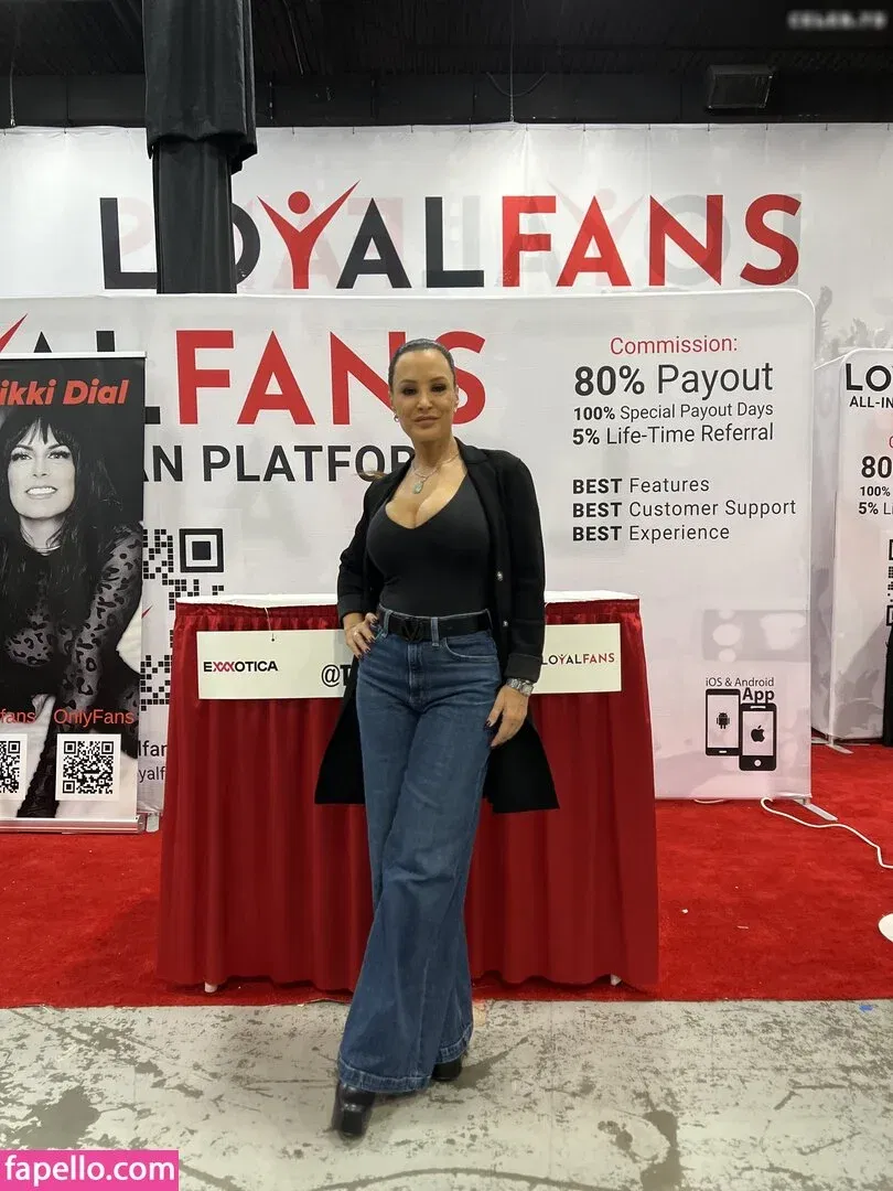 Lisa Ann / Thereallisaann Onlyfans Photo Gallery 