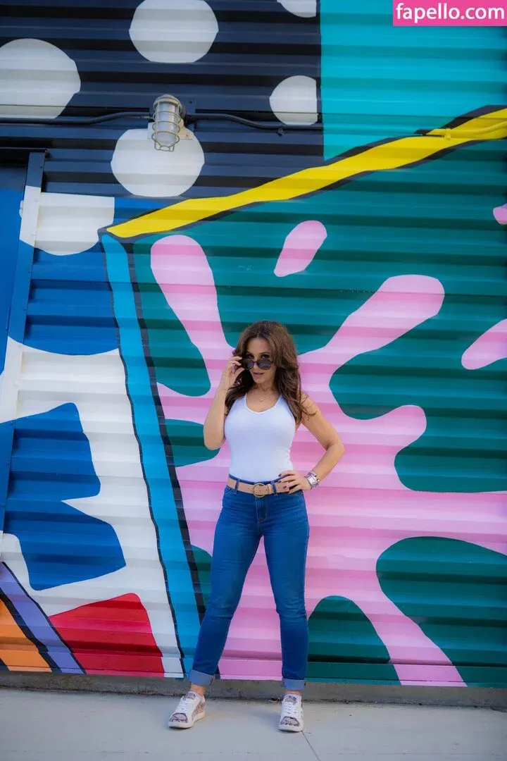 Lisa Ann / Thereallisaann Onlyfans Photo Gallery 