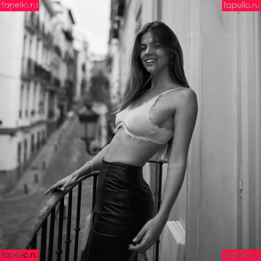 Stephanie Cayo / unlunar Onlyfans Photo Gallery 