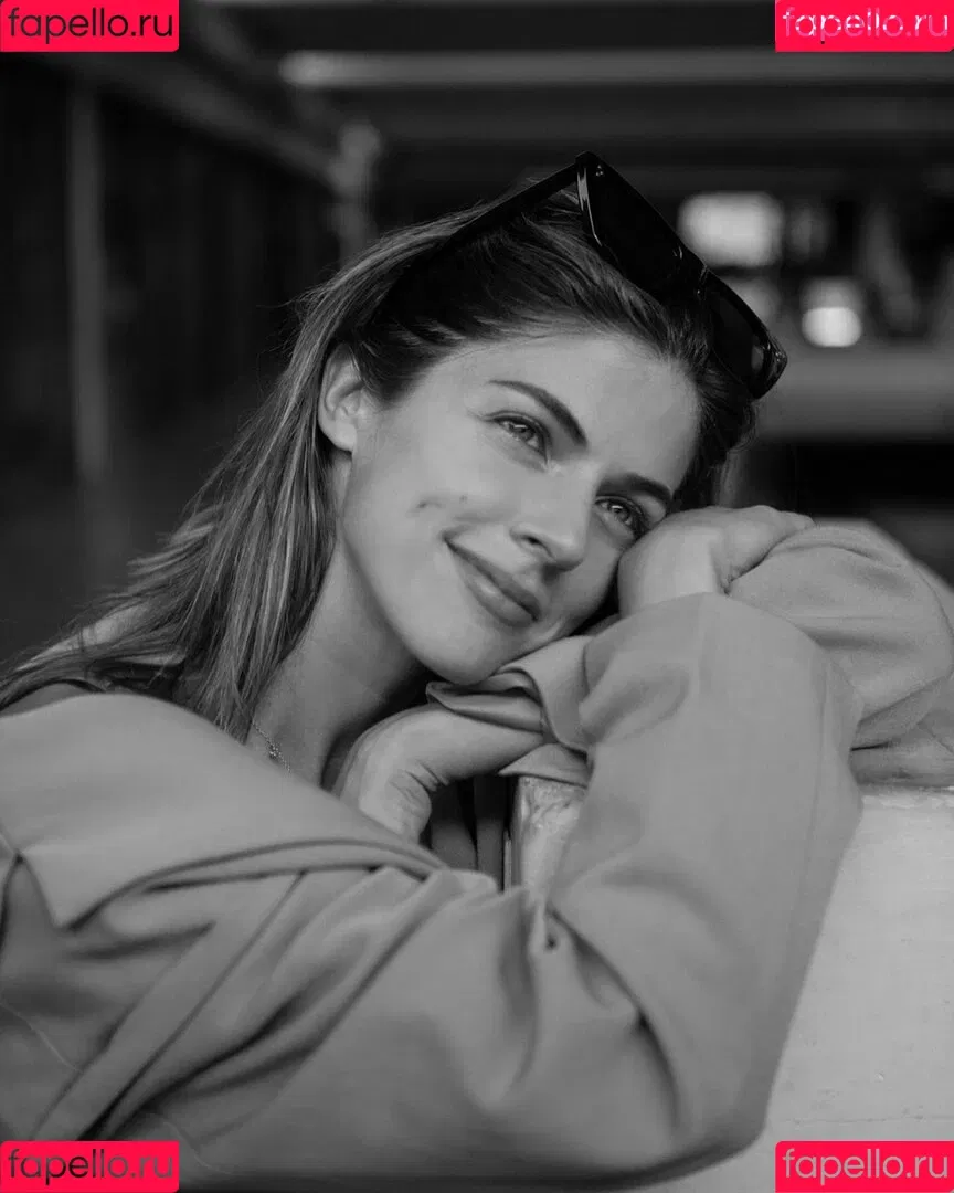 Stephanie Cayo / unlunar Onlyfans Photo Gallery 
