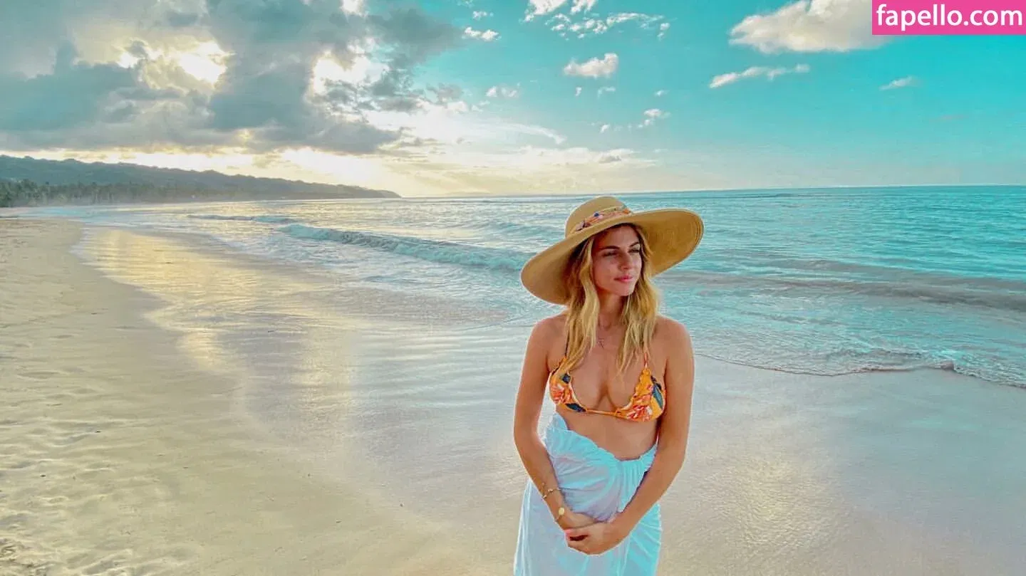 Stephanie Cayo / unlunar Onlyfans Photo Gallery 