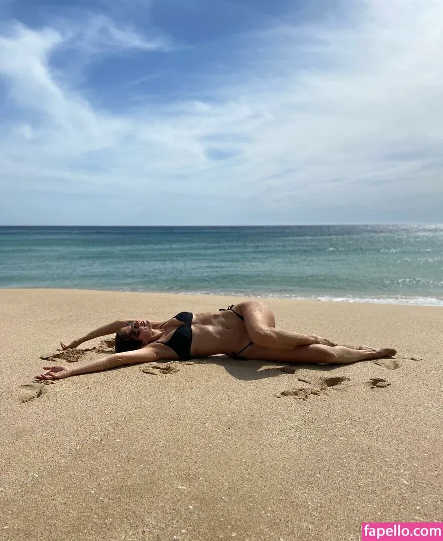 Stephanie Cayo / unlunar Onlyfans Photo Gallery 