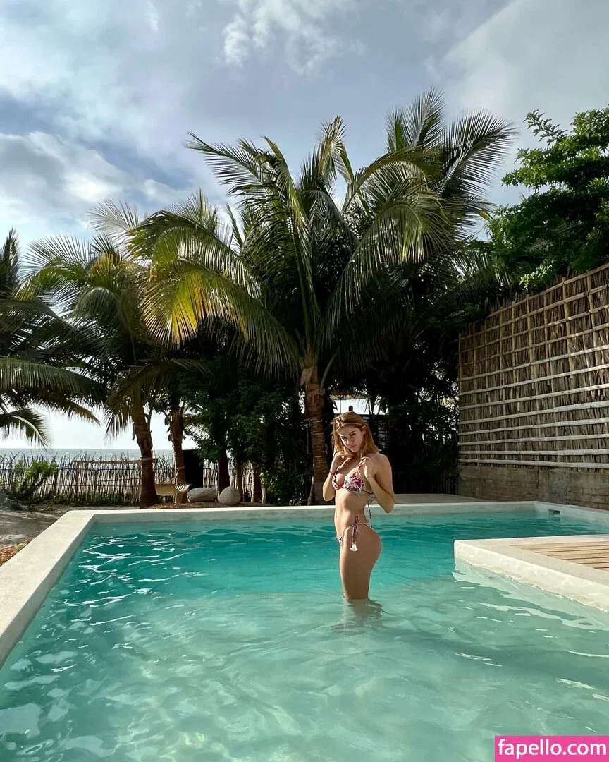 Stephanie Cayo / unlunar Onlyfans Photo Gallery 