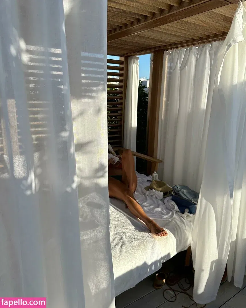 Stephanie Cayo / unlunar Onlyfans Photo Gallery 