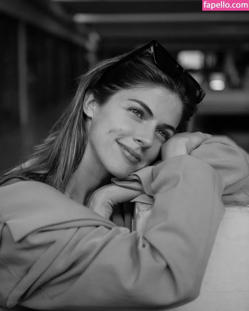 Stephanie Cayo / unlunar Onlyfans Photo Gallery 