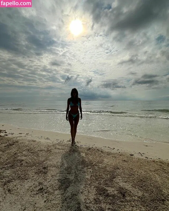 Stephanie Cayo / unlunar Onlyfans Photo Gallery 