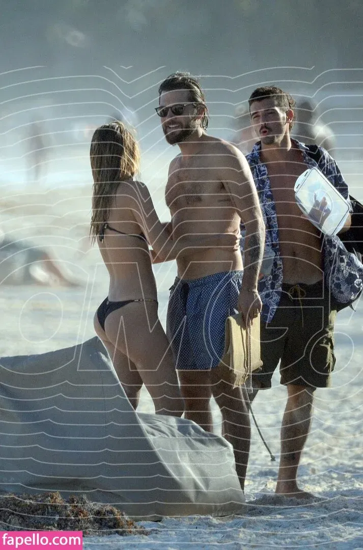 Stephanie Cayo / unlunar Onlyfans Photo Gallery 