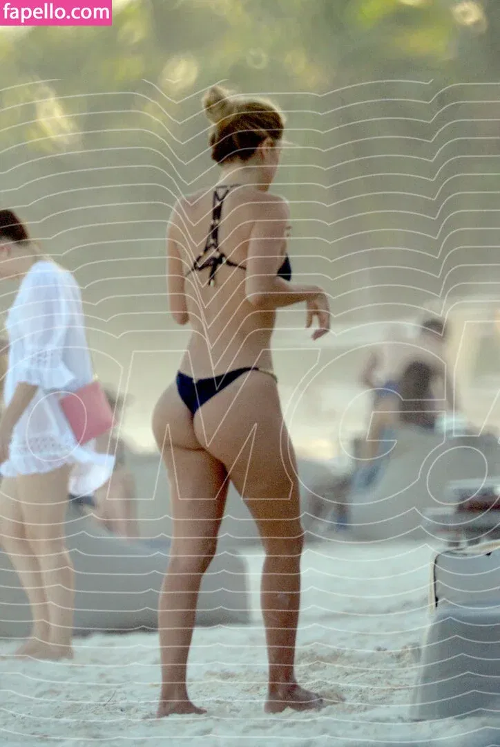 Stephanie Cayo / unlunar Onlyfans Photo Gallery 