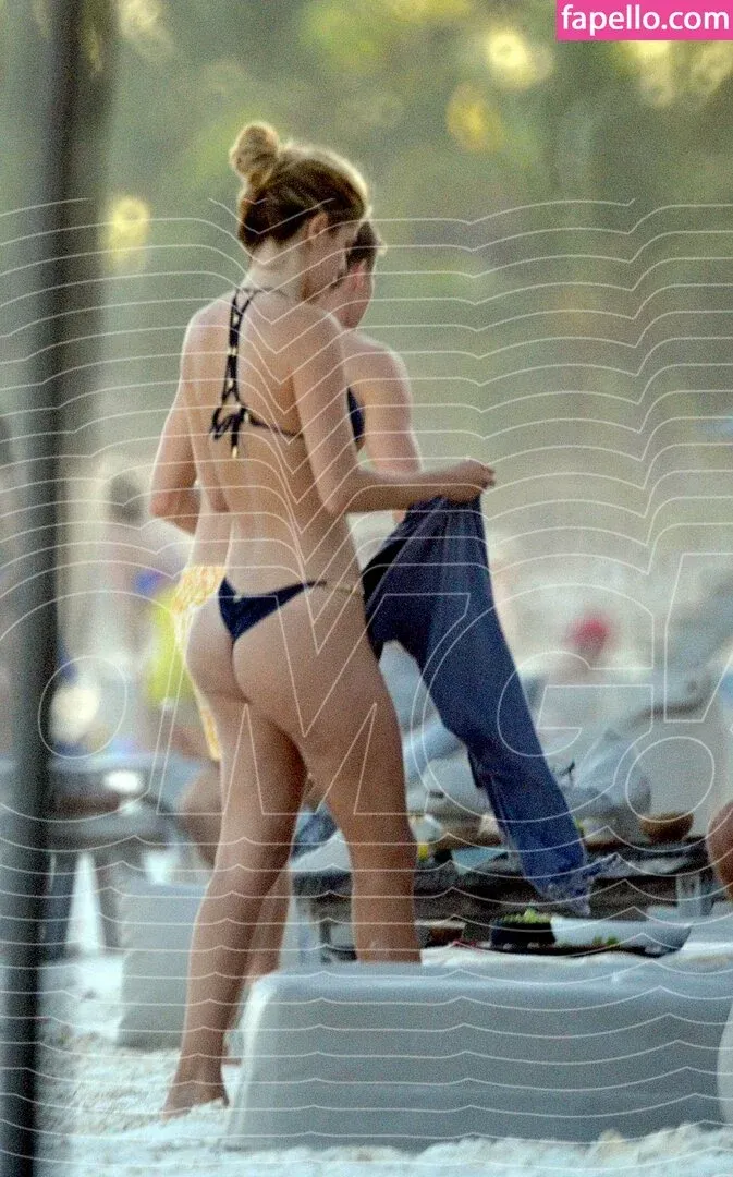 Stephanie Cayo / unlunar Onlyfans Photo Gallery 