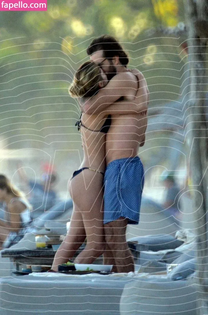 Stephanie Cayo / unlunar Onlyfans Photo Gallery 