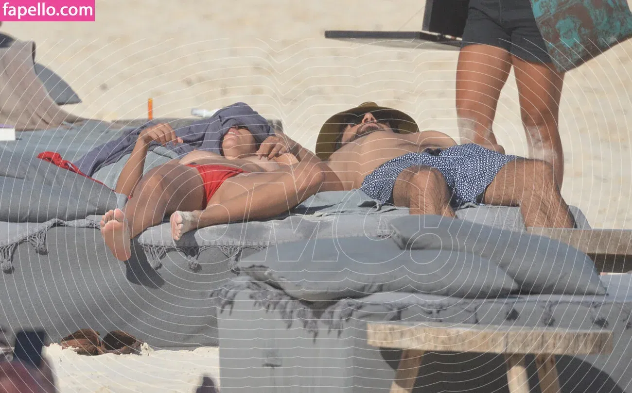 Stephanie Cayo / unlunar Onlyfans Photo Gallery 