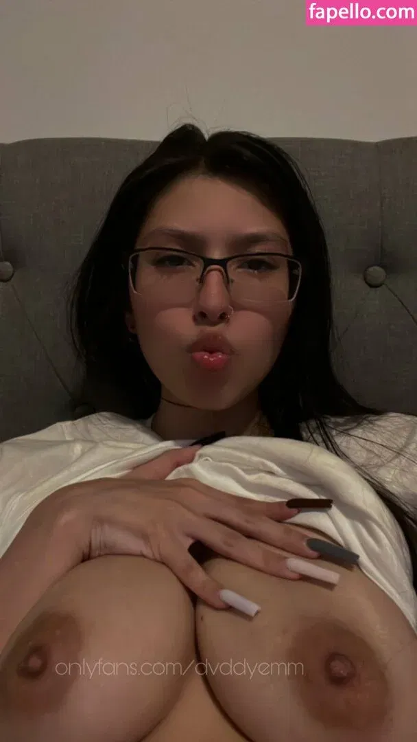 bvbyyem / dvddyemm Onlyfans Photo Gallery 