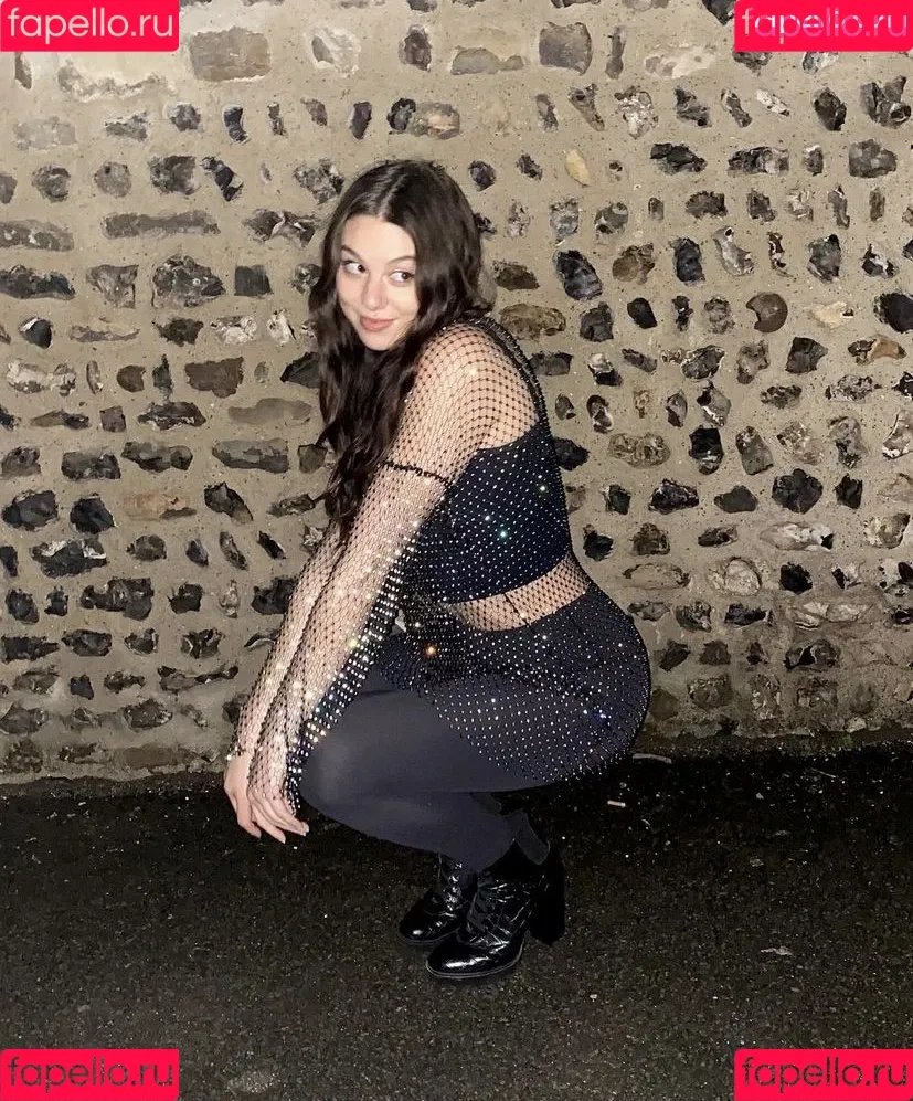 Kira Kosarin / kira_kosarin / kirakosarin Onlyfans Photo Gallery 