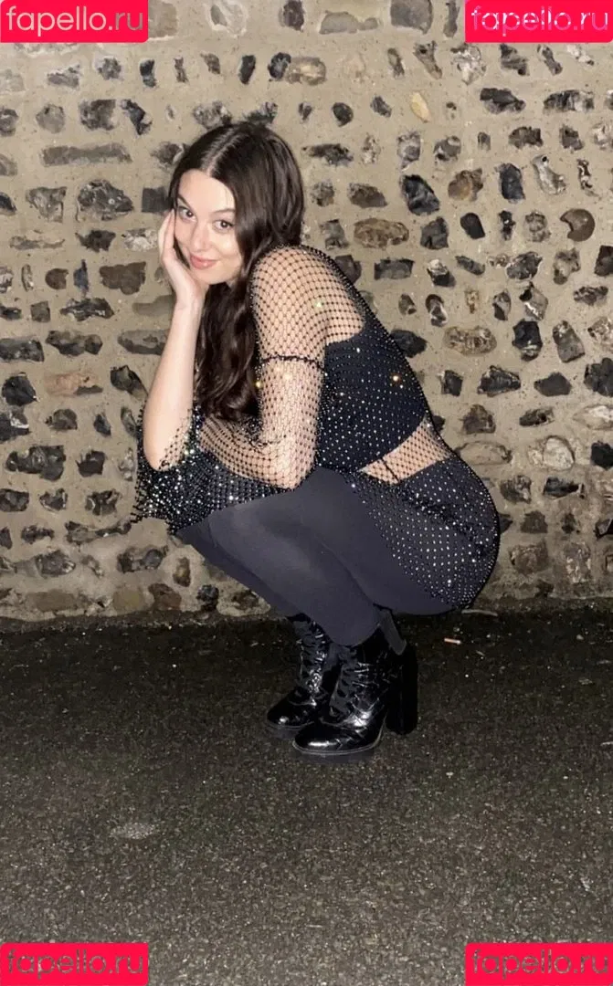 Kira Kosarin / kira_kosarin / kirakosarin Onlyfans Photo Gallery 