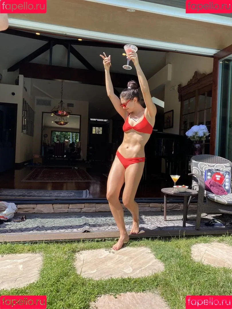 Kira Kosarin / kira_kosarin / kirakosarin Onlyfans Photo Gallery 