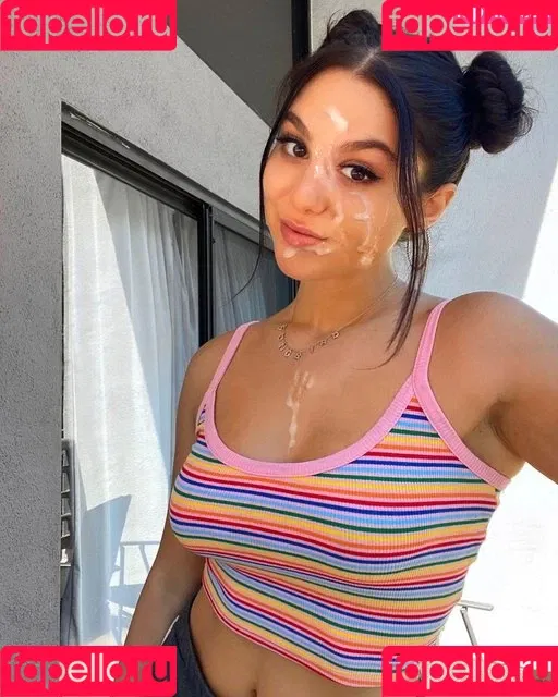 Kira Kosarin / kira_kosarin / kirakosarin Onlyfans Photo Gallery 