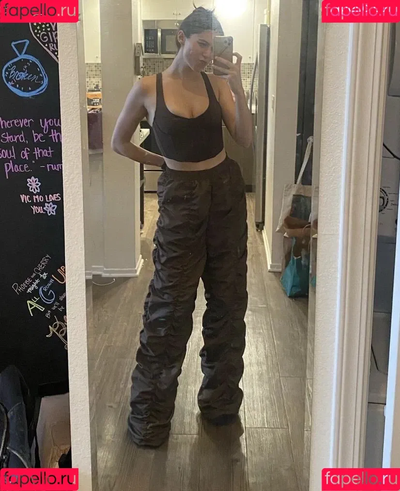 Kira Kosarin / kira_kosarin / kirakosarin Onlyfans Photo Gallery 