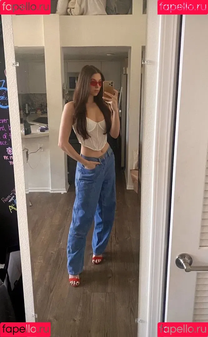 Kira Kosarin / kira_kosarin / kirakosarin Onlyfans Photo Gallery 