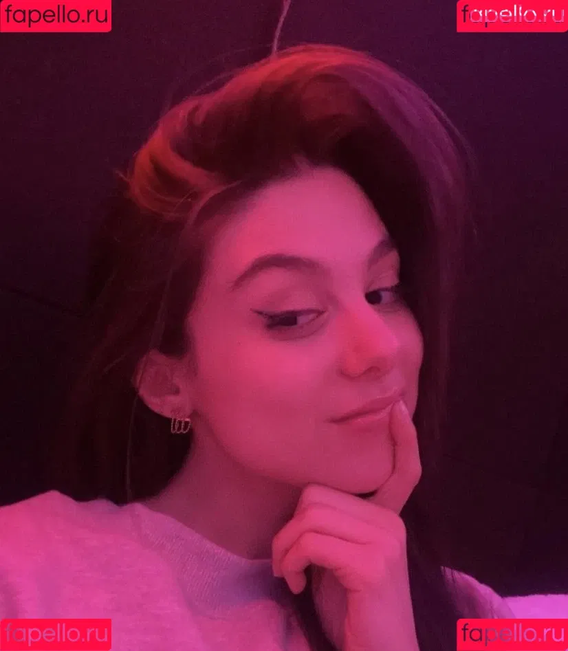 Kira Kosarin / kira_kosarin / kirakosarin Onlyfans Photo Gallery 
