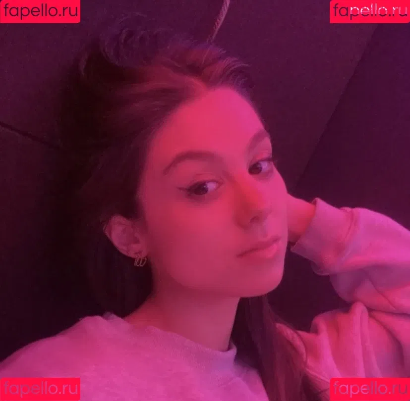 Kira Kosarin / kira_kosarin / kirakosarin Onlyfans Photo Gallery 