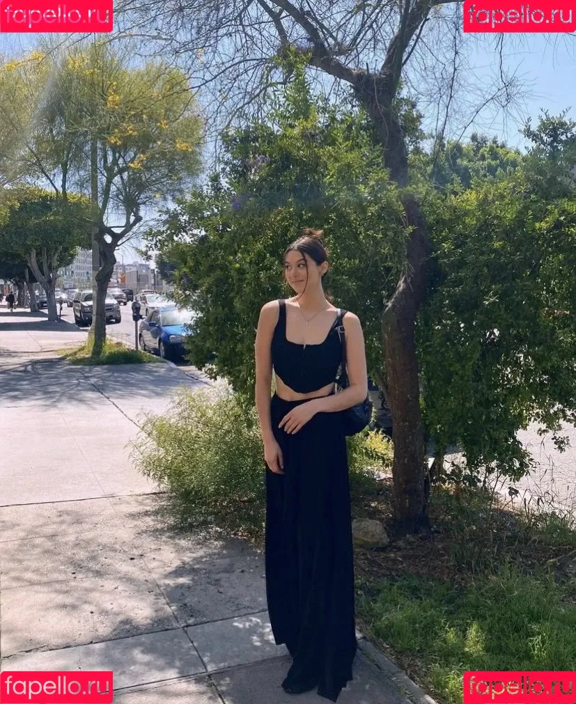 Kira Kosarin / kira_kosarin / kirakosarin Onlyfans Photo Gallery 