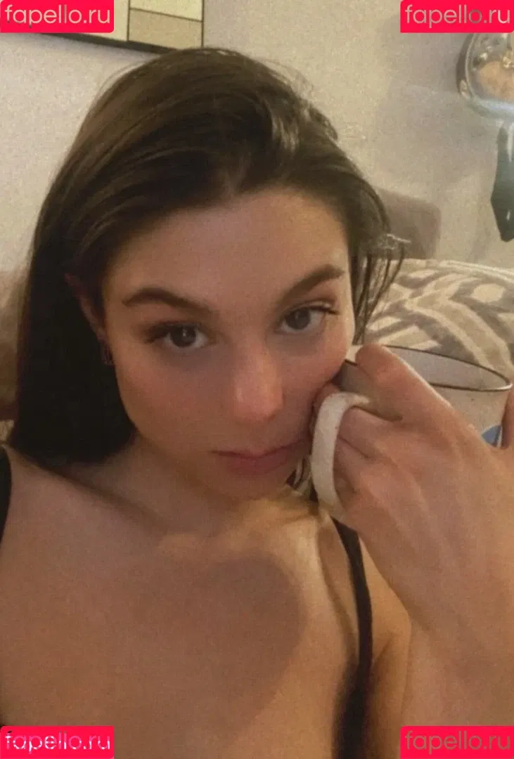 Kira Kosarin / kira_kosarin / kirakosarin Onlyfans Photo Gallery 