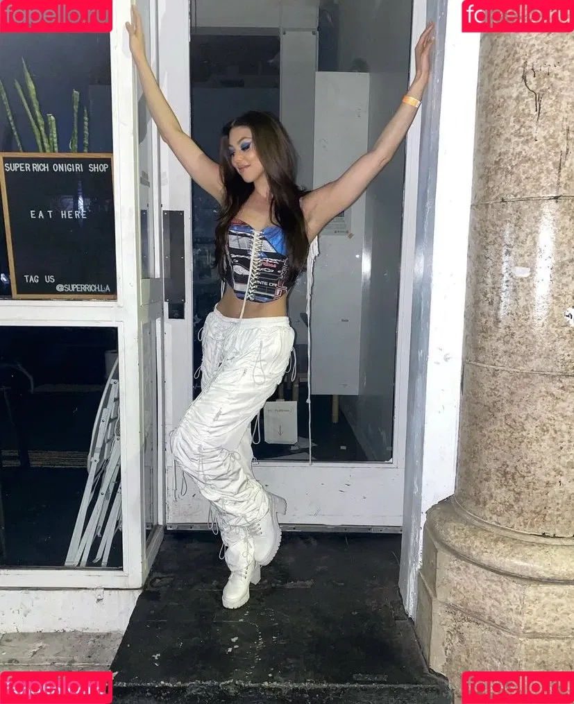 Kira Kosarin / kira_kosarin / kirakosarin Onlyfans Photo Gallery 