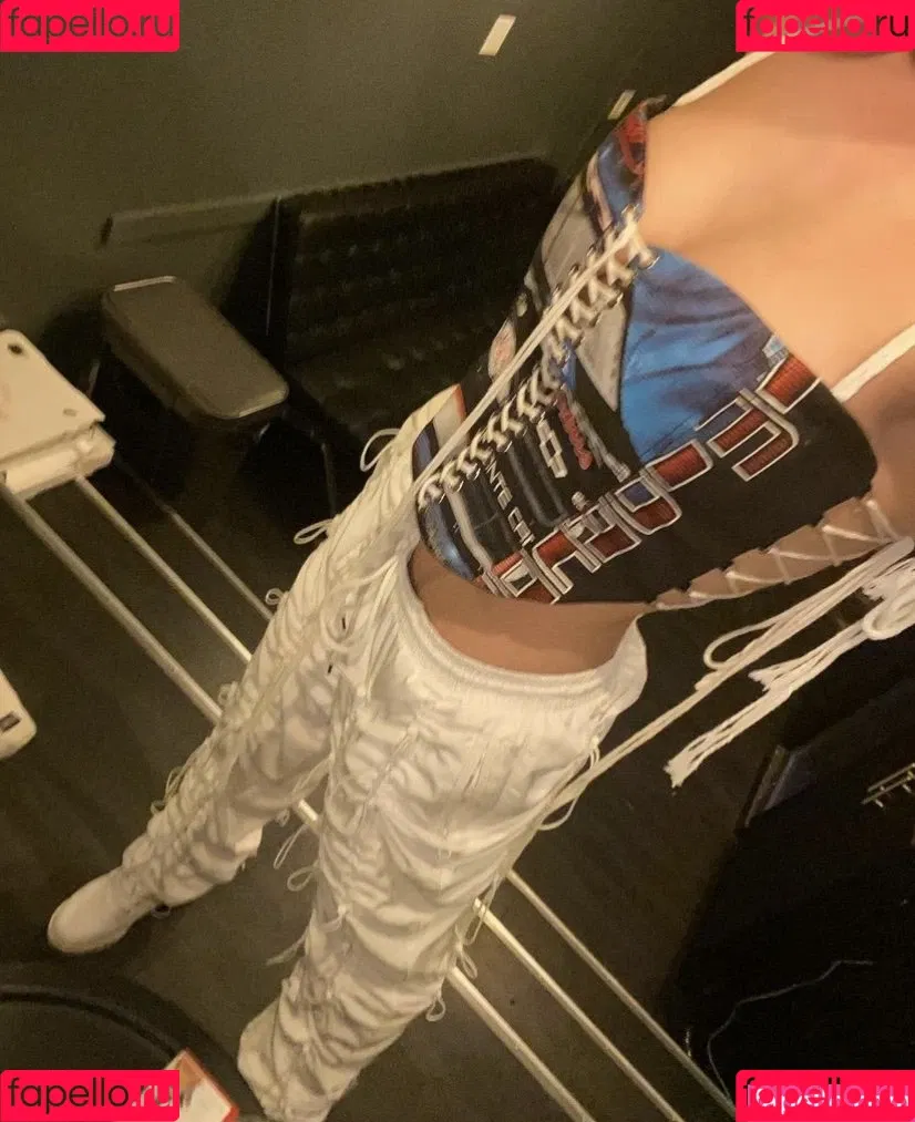 Kira Kosarin / kira_kosarin / kirakosarin Onlyfans Photo Gallery 