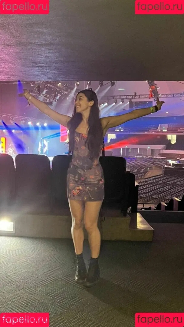Kira Kosarin / kira_kosarin / kirakosarin Onlyfans Photo Gallery 